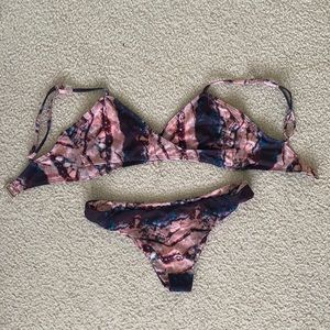 Beach Riot, marble bikini